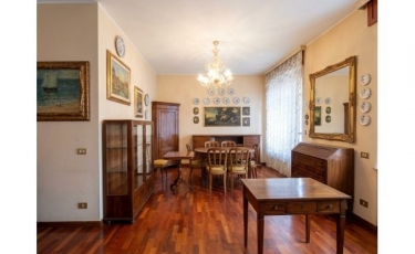 003/A - PAVIA - (Corso Manzoni) - 4L+2s+ posto auto - € 2100/mese