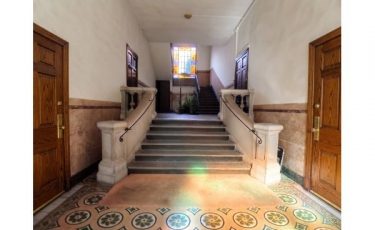 010 - PAVIA - (P.zza S.Pietro in Ciel D'oro) - 5 locali e piu' - € 295.000