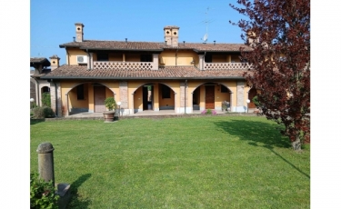 011 - BRESSANA BOTTARONE - appartamento su due livelli - € 99.000