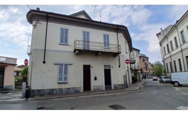 210 Bis - BRONI - € 122.000