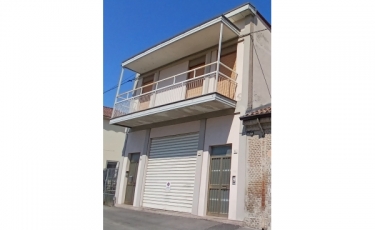 102/B - BRONI - €  107.000